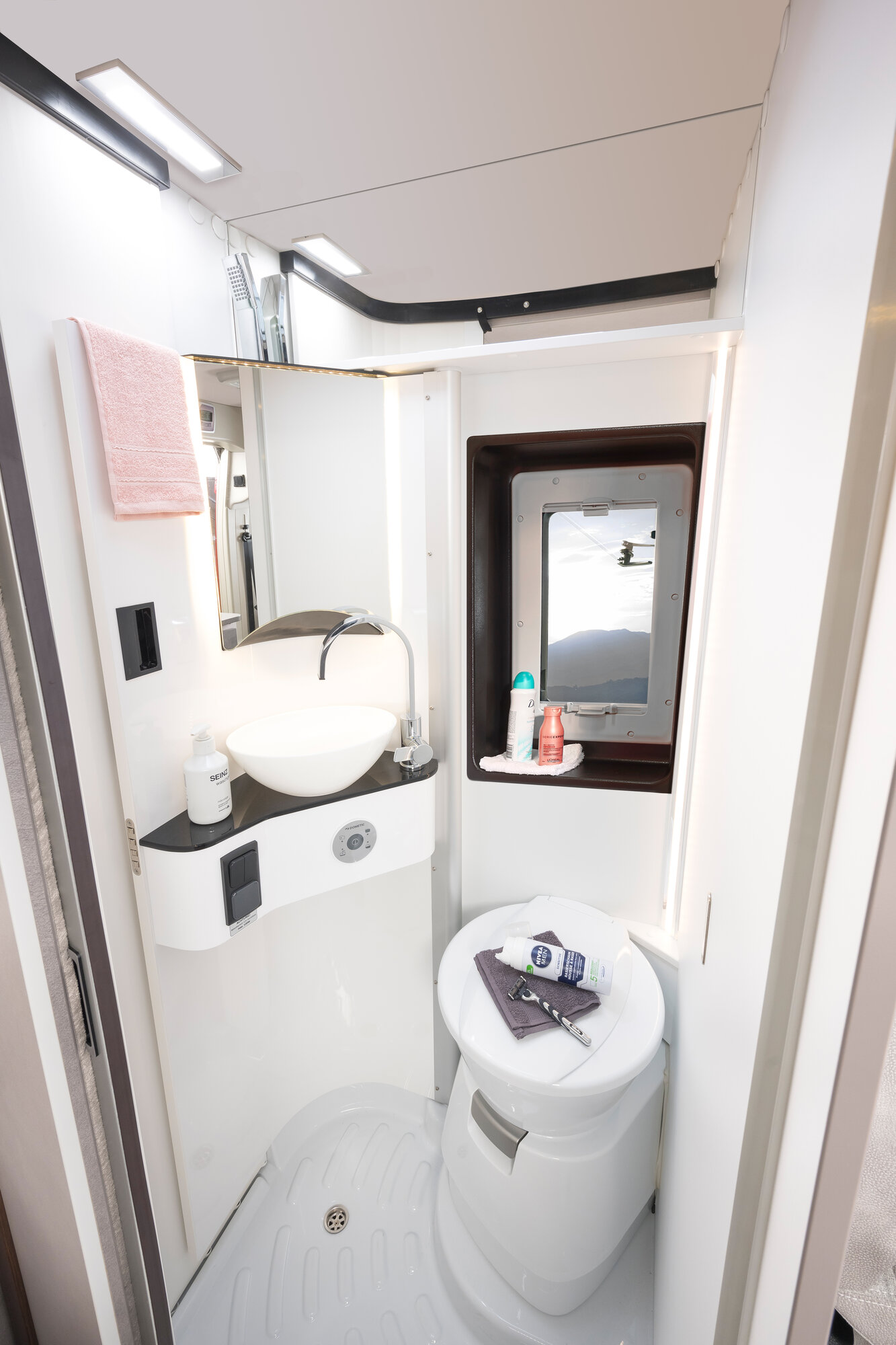 Pössl SUMMIT SHINE 600 L Elegance